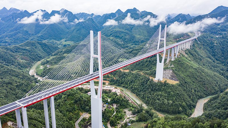 Long-span bridge over valley