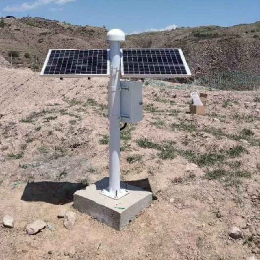 RIT-BD100 GNSS monitoring station with mushroom dome antenna and solar panels
